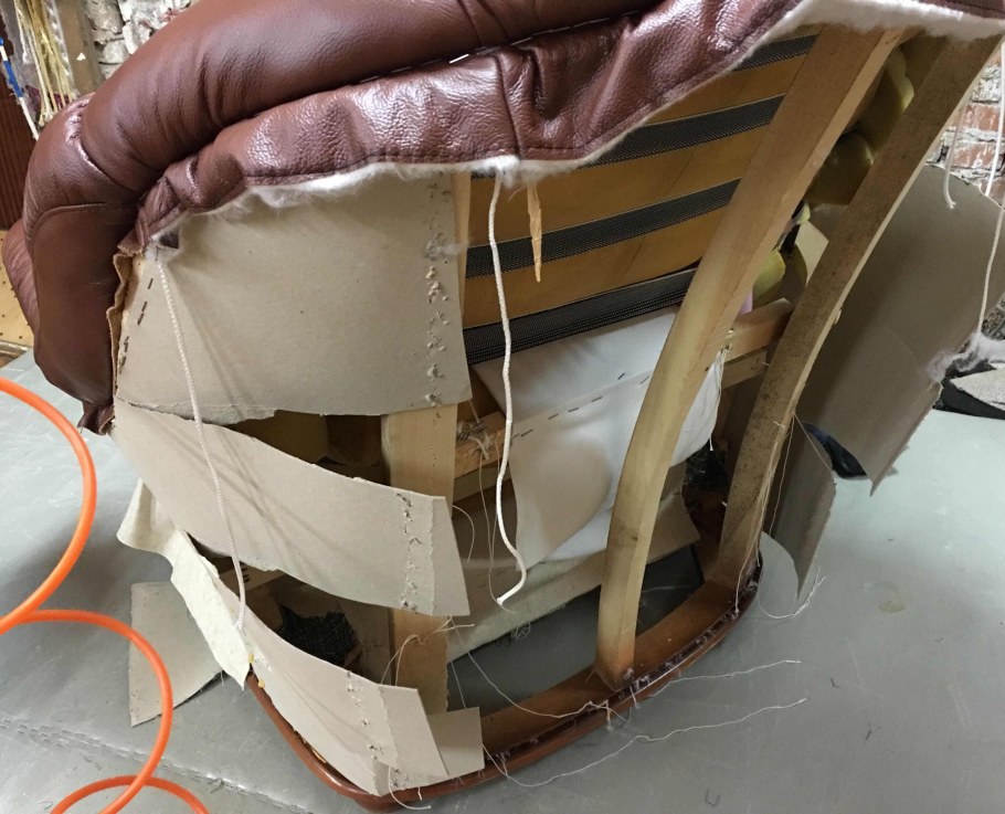 Обтянуть диван тканью