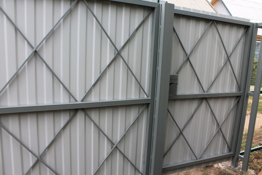 Деревянная калитка для забора