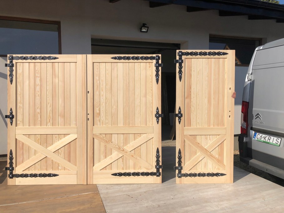 Раздвижные деревянные ворота