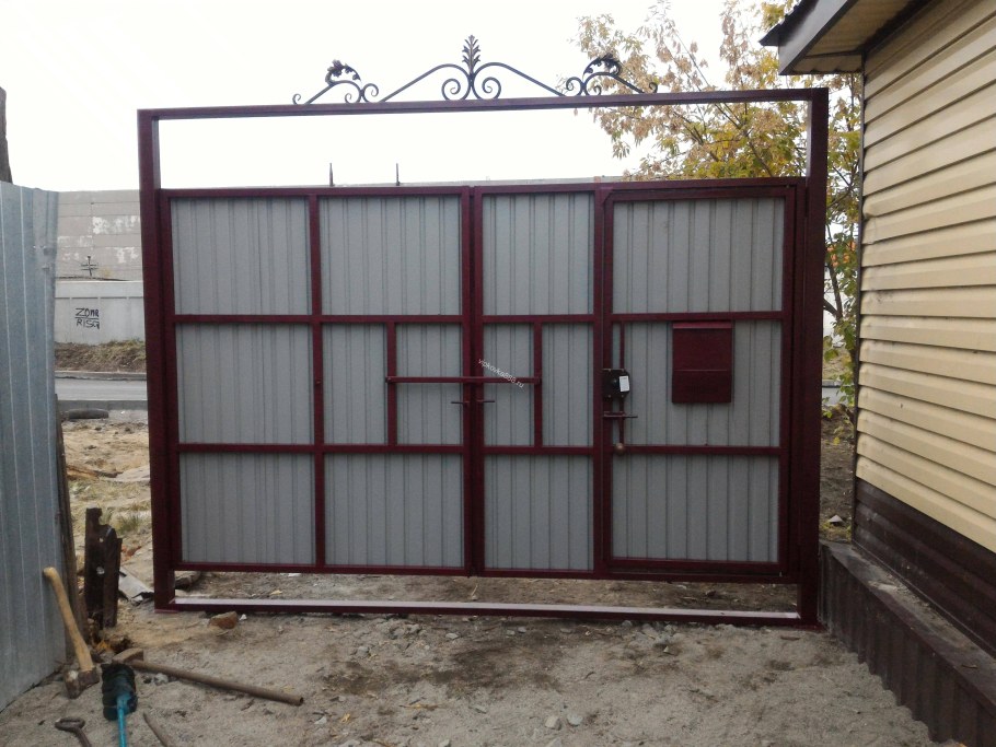 Распашные ворота на круглых Столбах