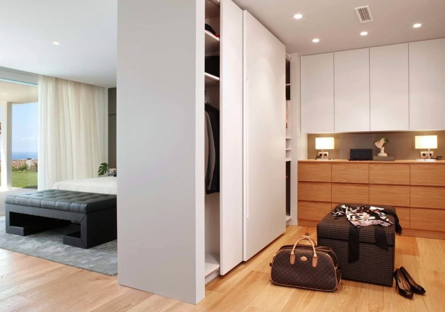 Раздвижные перегородки для зонирования пространства в комнате