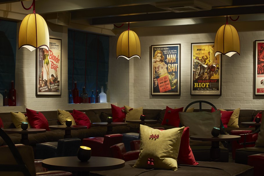 Живопись в интерьере кафе