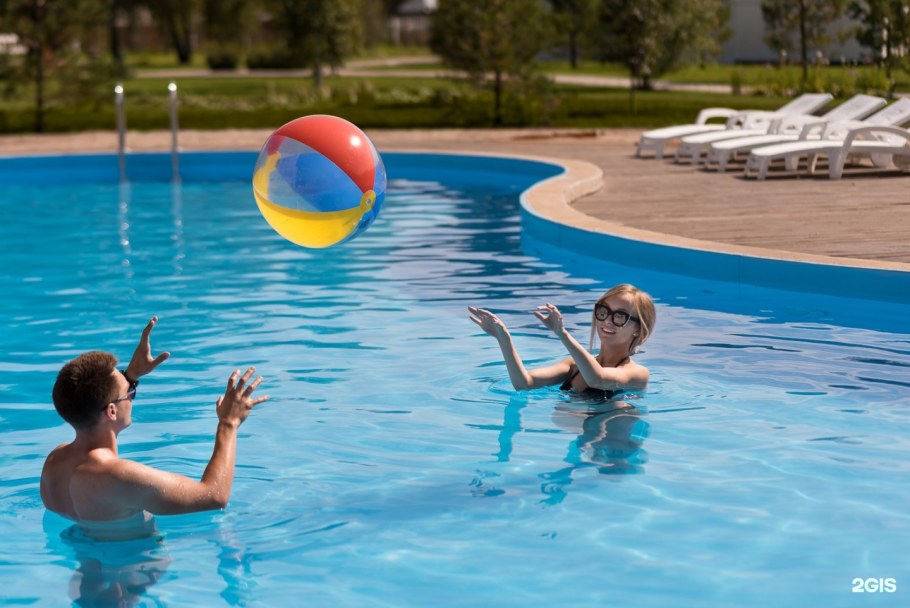 Бассейн в парке речного вокзала