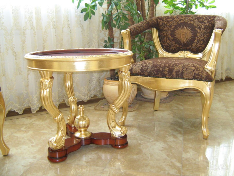 Мебель с позолотой