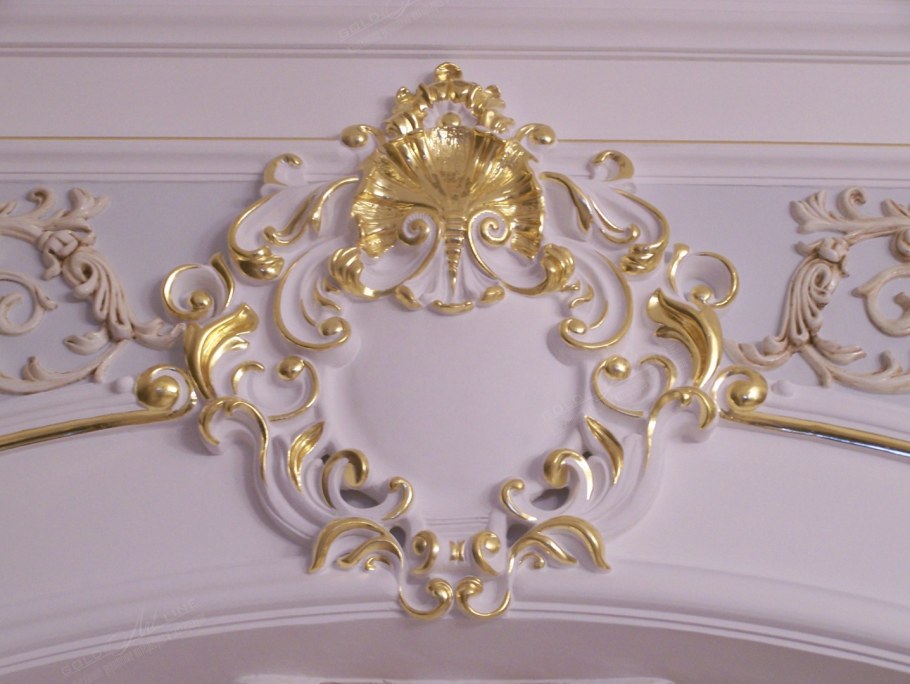 Кресло с золотом