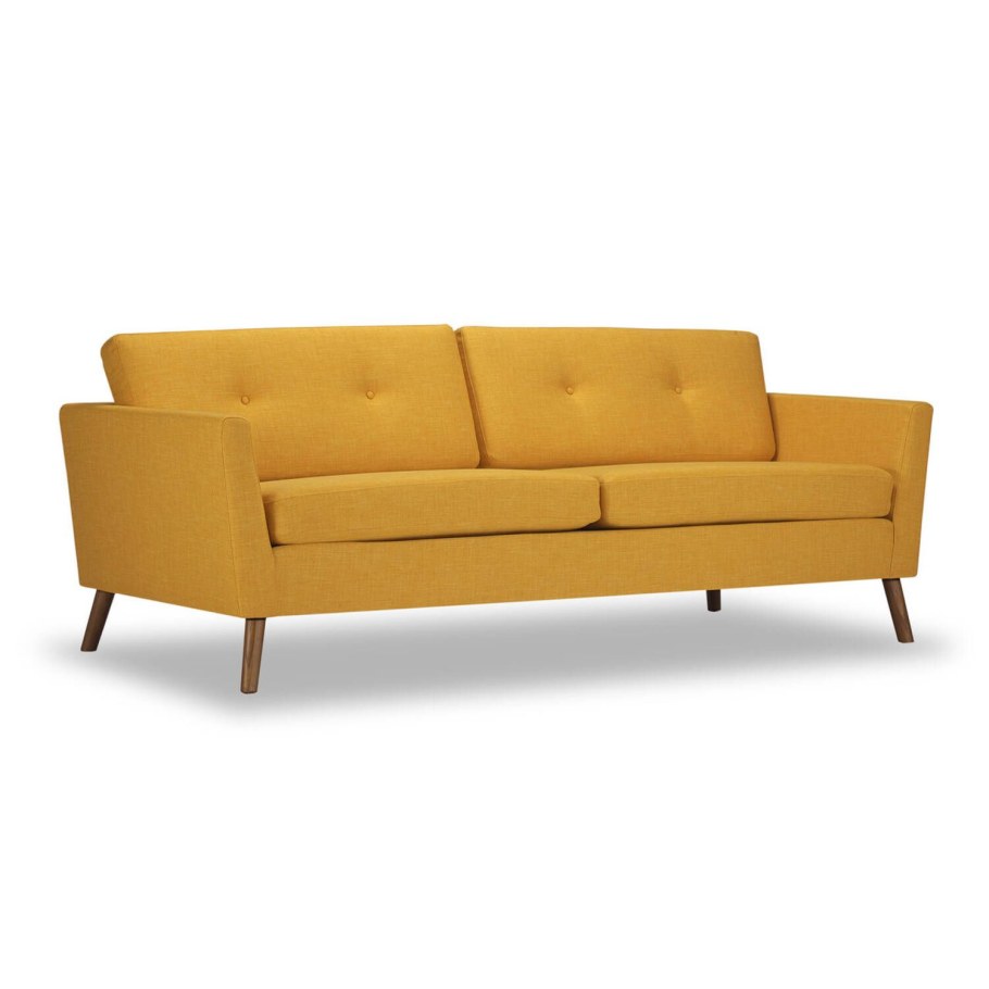 Розовый диван