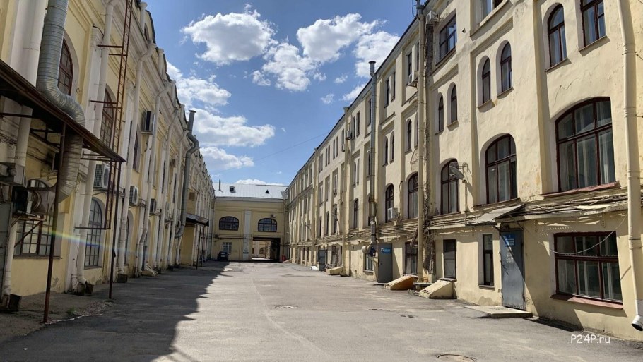 Двор гостинки адрес