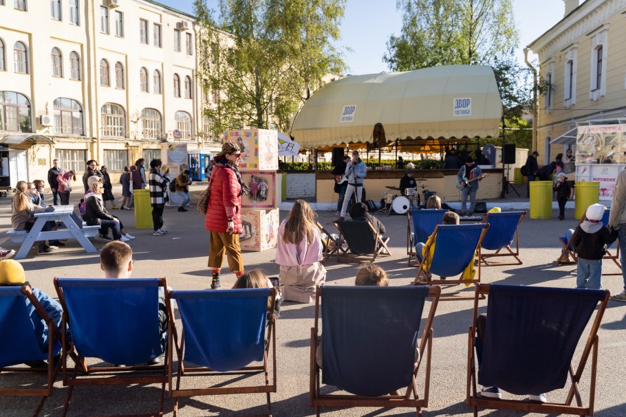 Общественное пространство внутри Гостиного двора