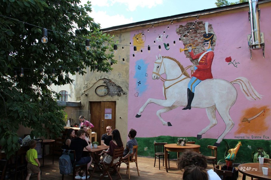 Дворик в гостинке