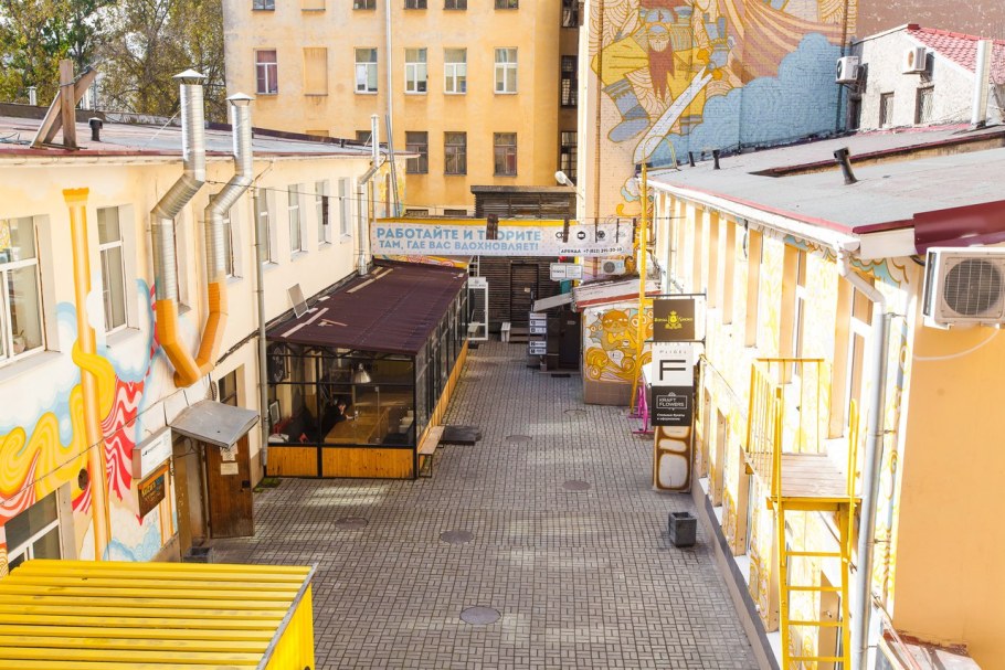 Двор гостинки Питер