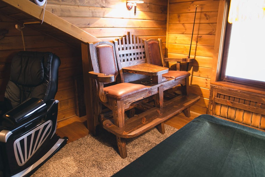 Кровать из дерева