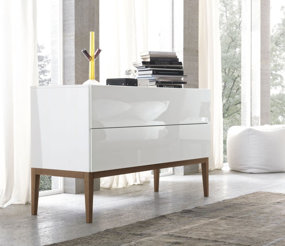 Тумба на ножках в гостиную