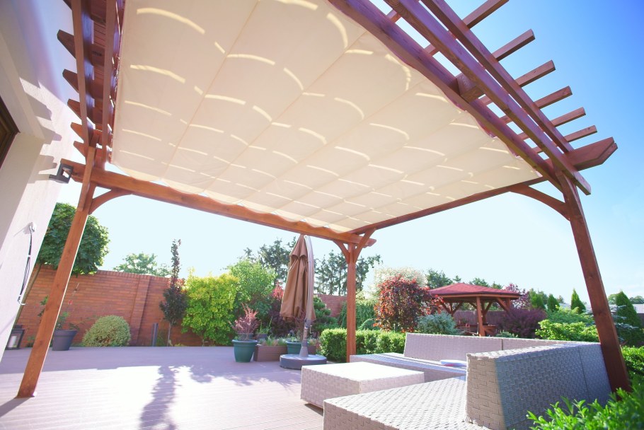 Навес от солнца для дачи