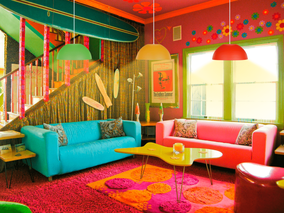Комната в ярких тонах