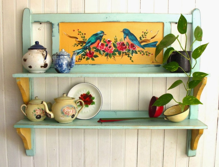 Старый кухонный шкаф