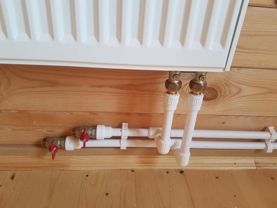 Монтаж труб для радиаторов отопления