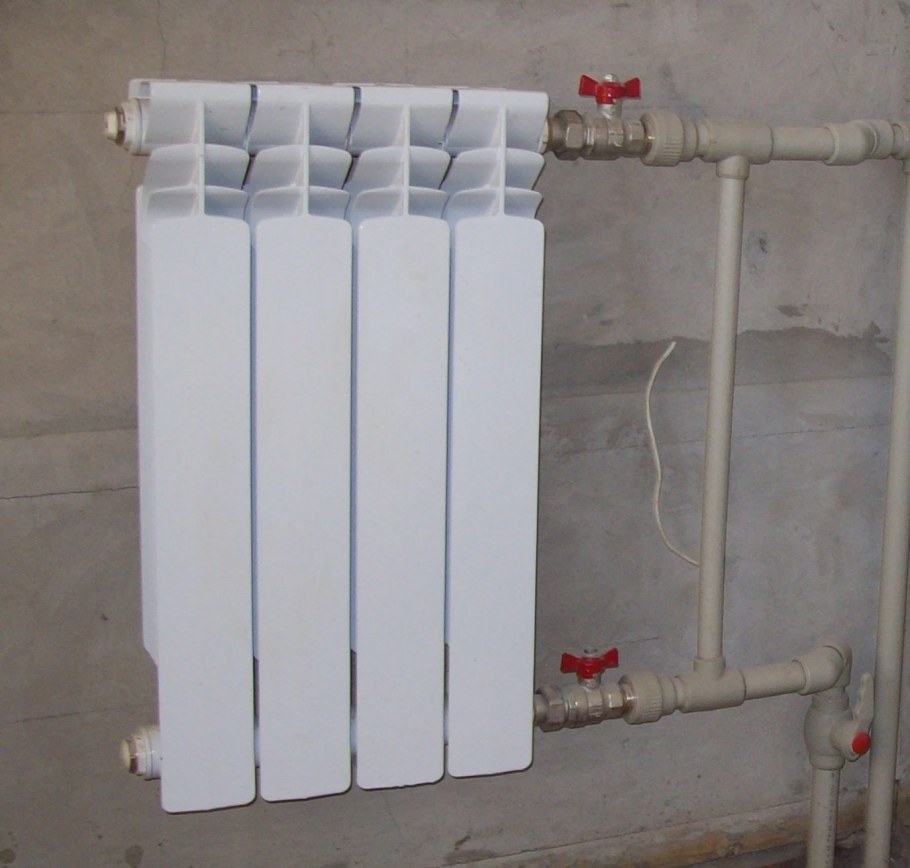 Монтаж радиатора Керми с нижним подключением на полипропилен