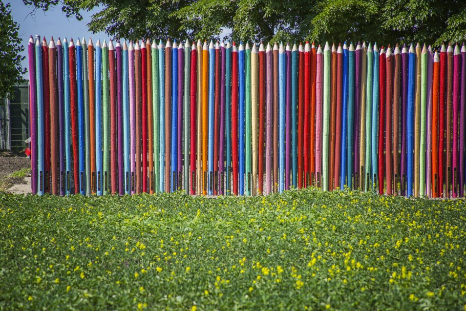 Забор из карандашей