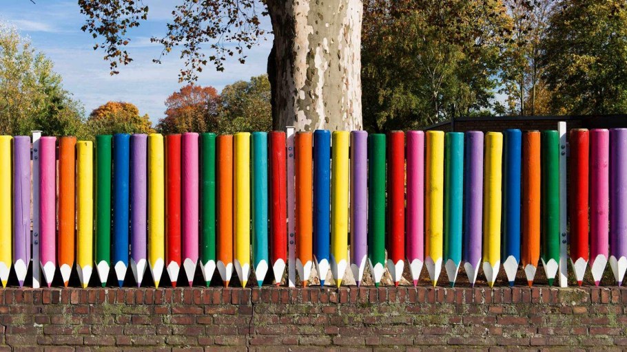 Забор из карандашей