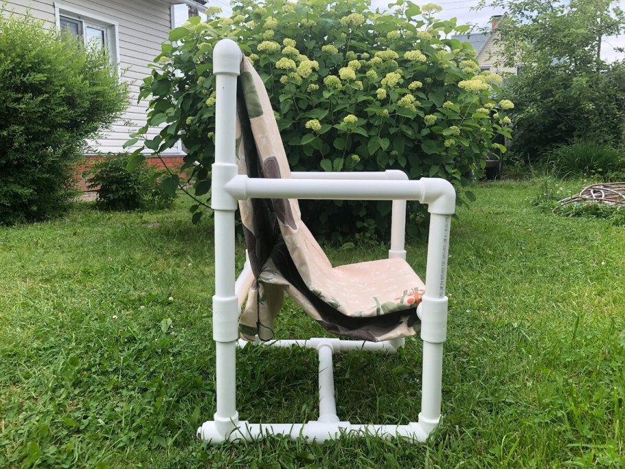 Скамейка из пластиковых труб