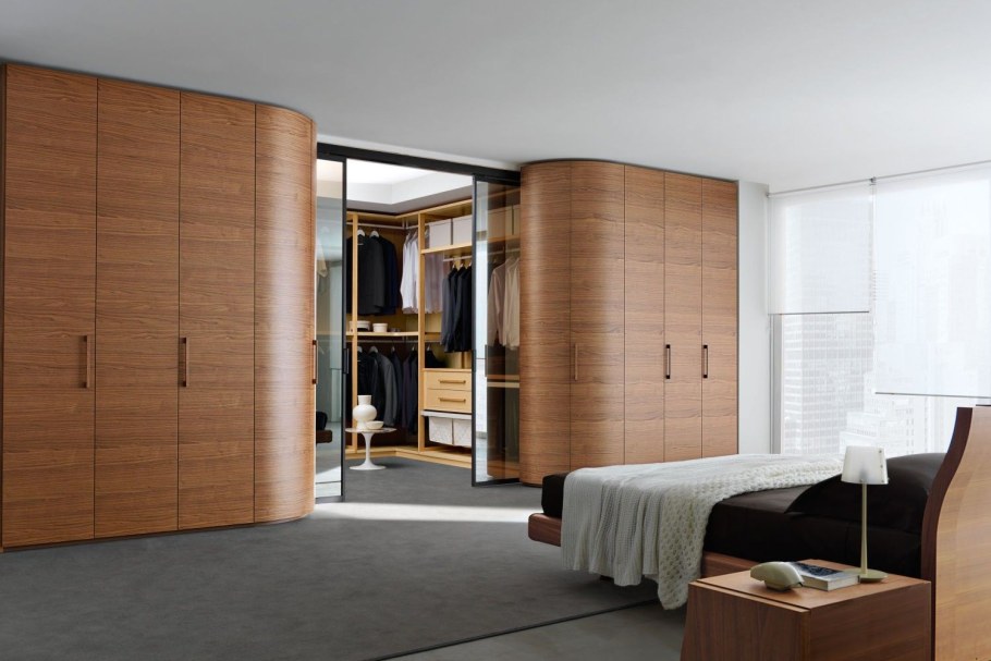 Светлая мебель в прихожей