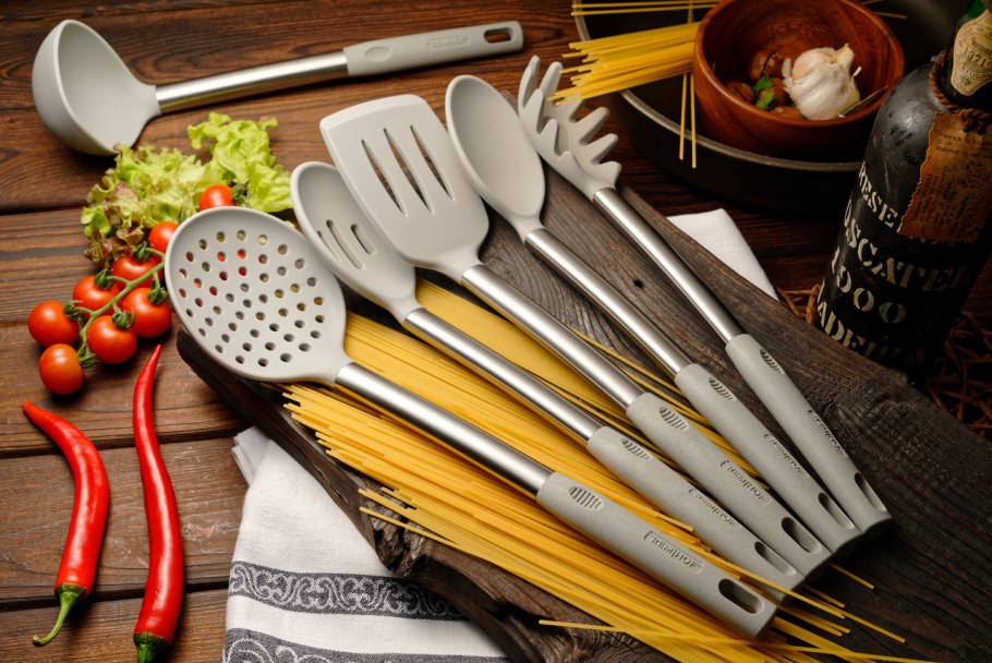 Кухонные принадлежности и аксессуары