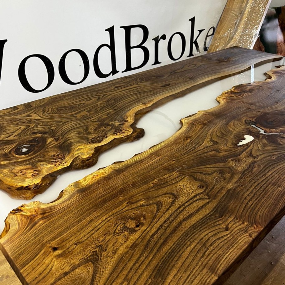 Стол из слэба граба и эпоксидной смолы