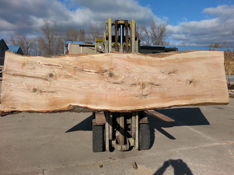 Столешница из слэба и эпоксидной смолы