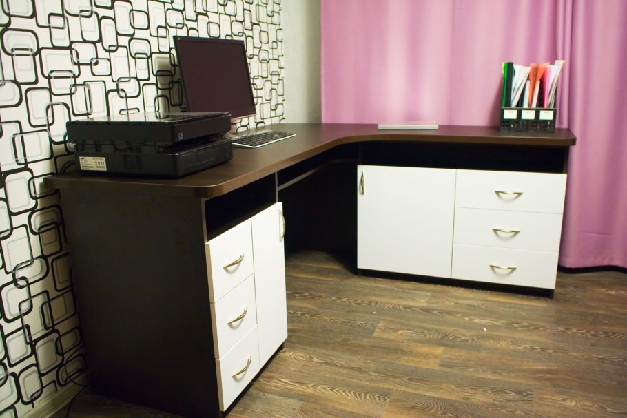 Школьный уголок