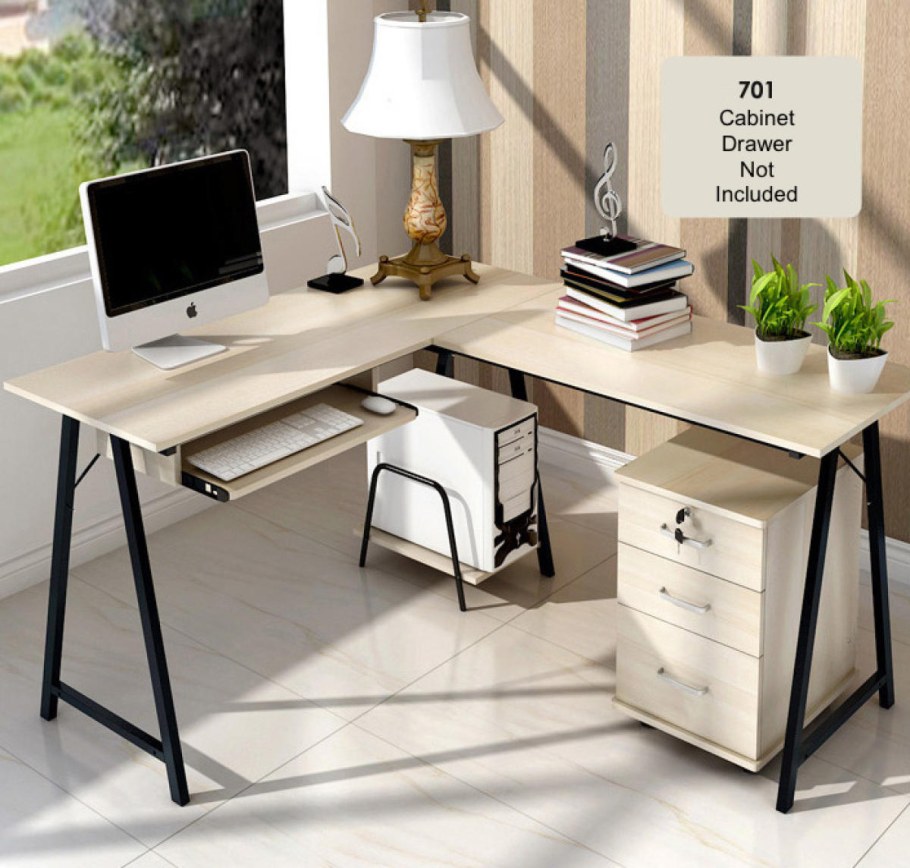 Компьютерный стол в классическом стиле