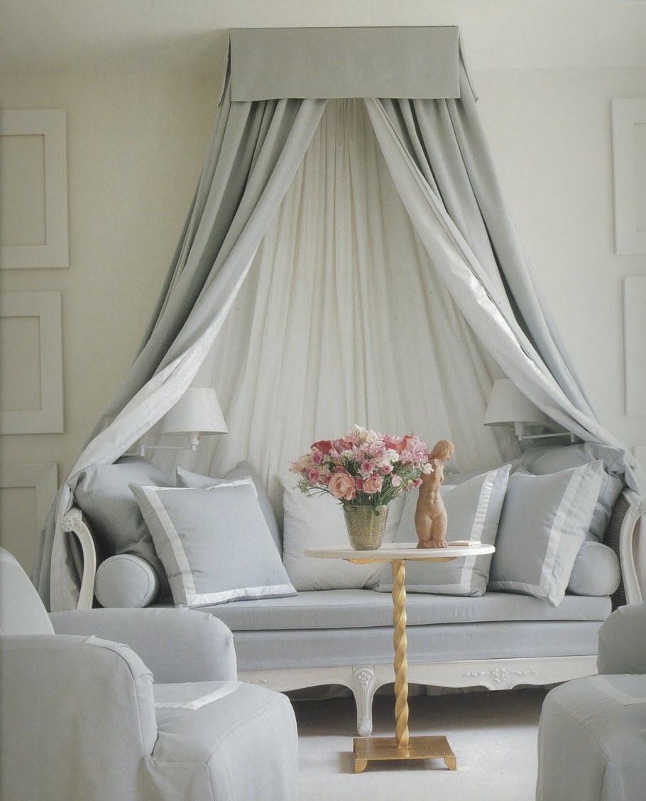 Балдахин над диваном