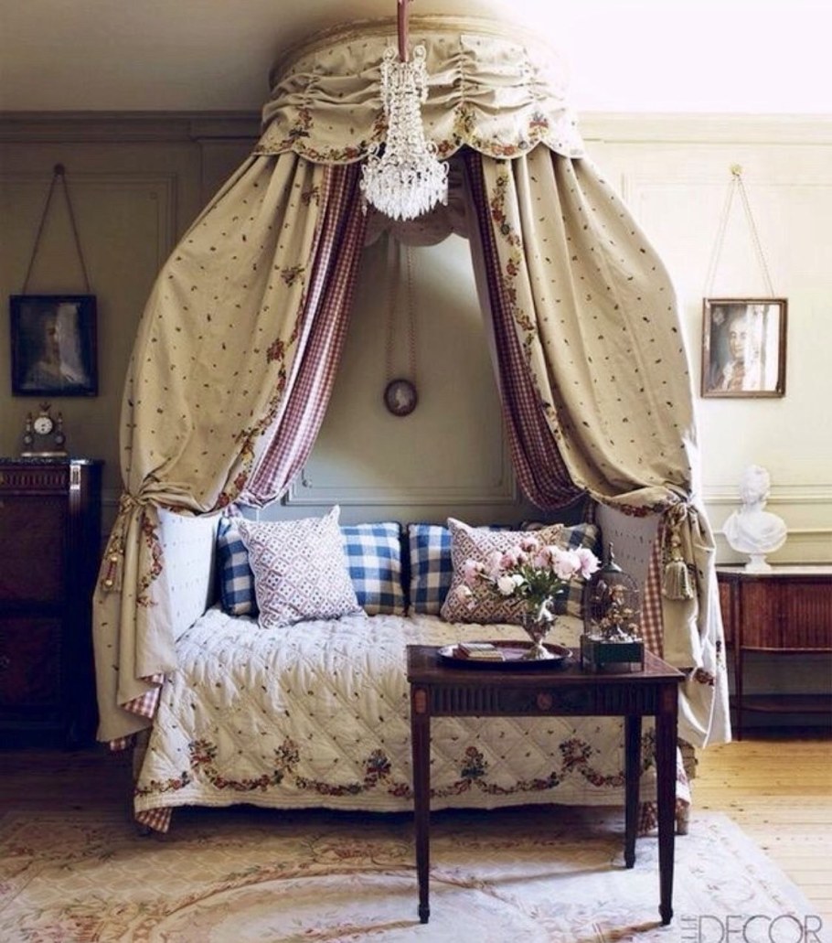 Кровать с балдахином в стиле Прованс