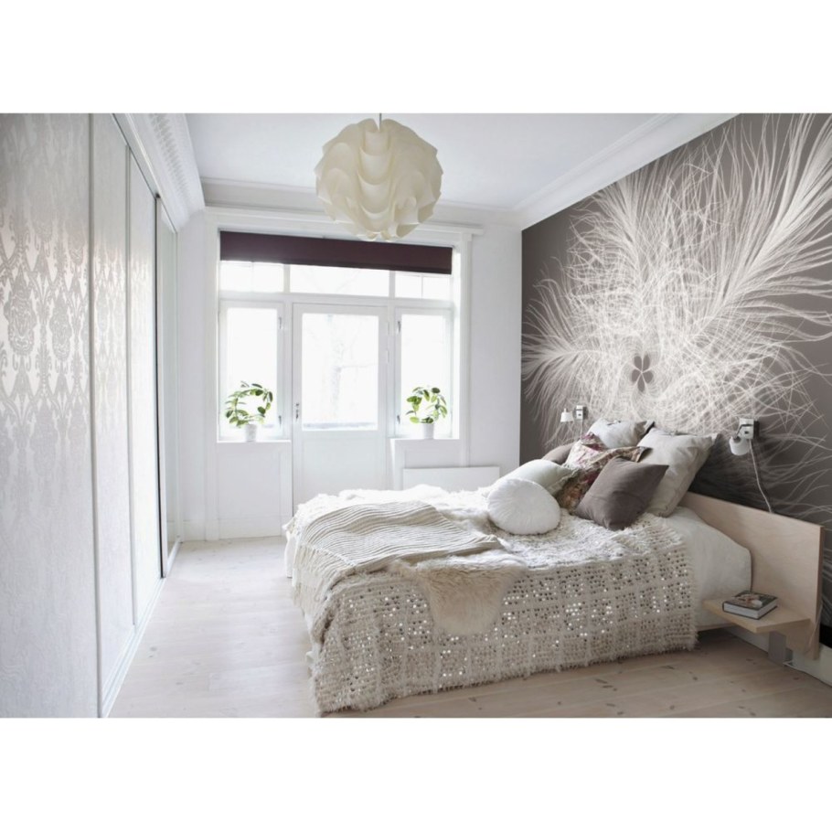 Обои с перьями в интерьере гостиной