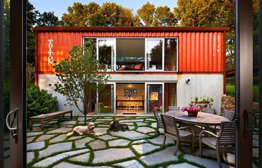 Двухэтажный дом из контейнеров