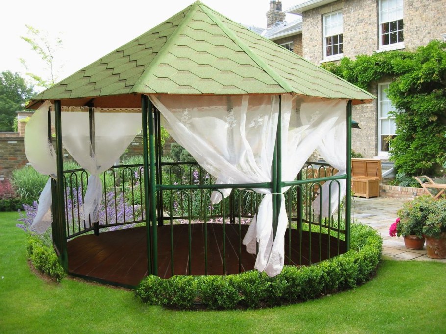 Пергола патио в саду