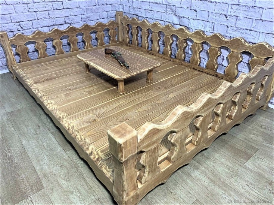 Уличная кровать для дачи