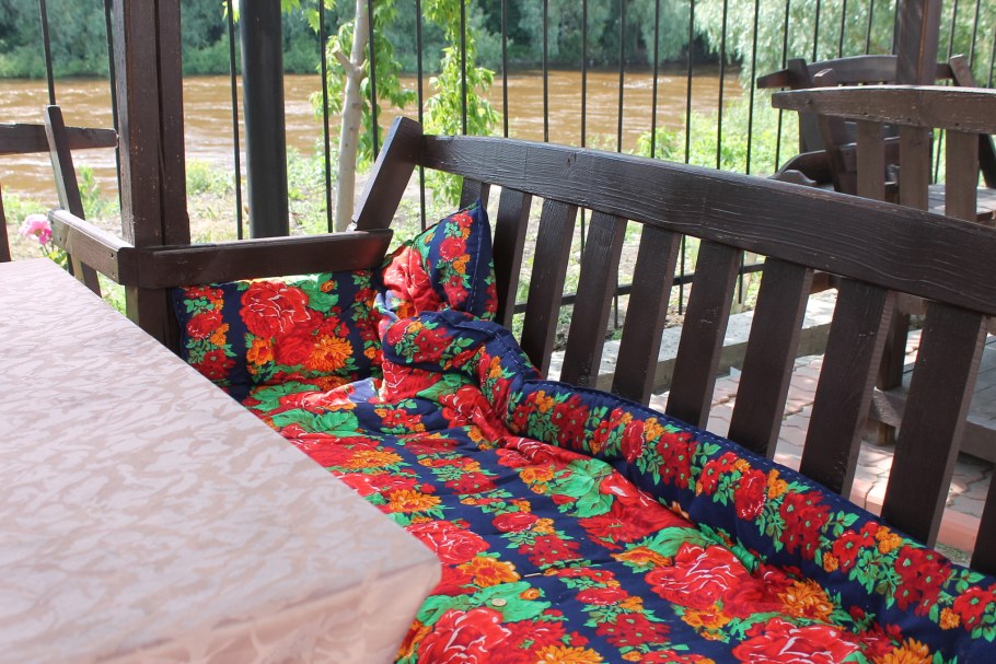 Диванчик из дерева