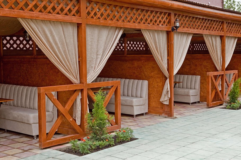 Беседка с топчаном