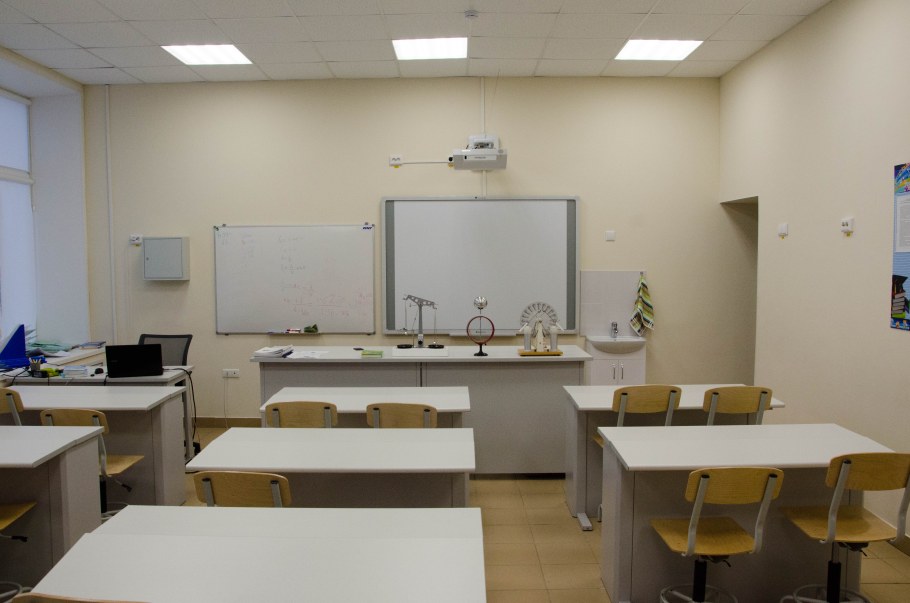 Оформление кабинета физики