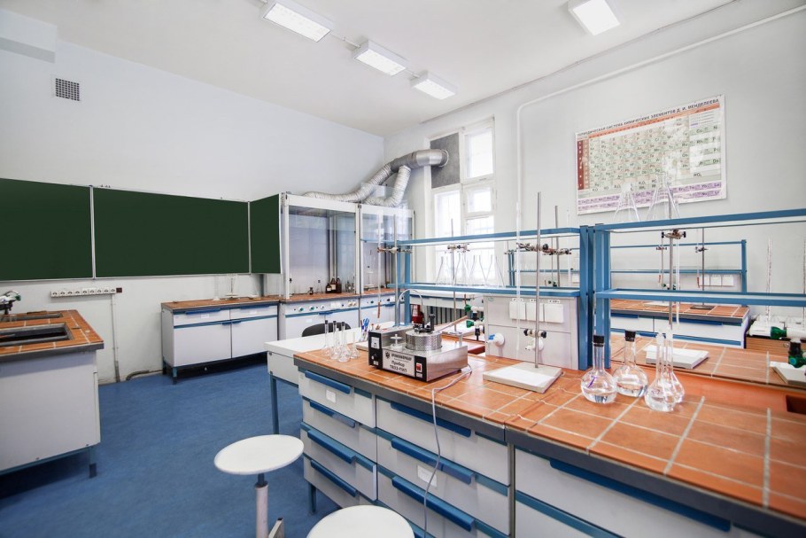 Шкаф в класс начальной школы