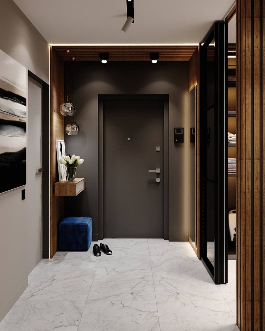 Входная дверь из прихожей