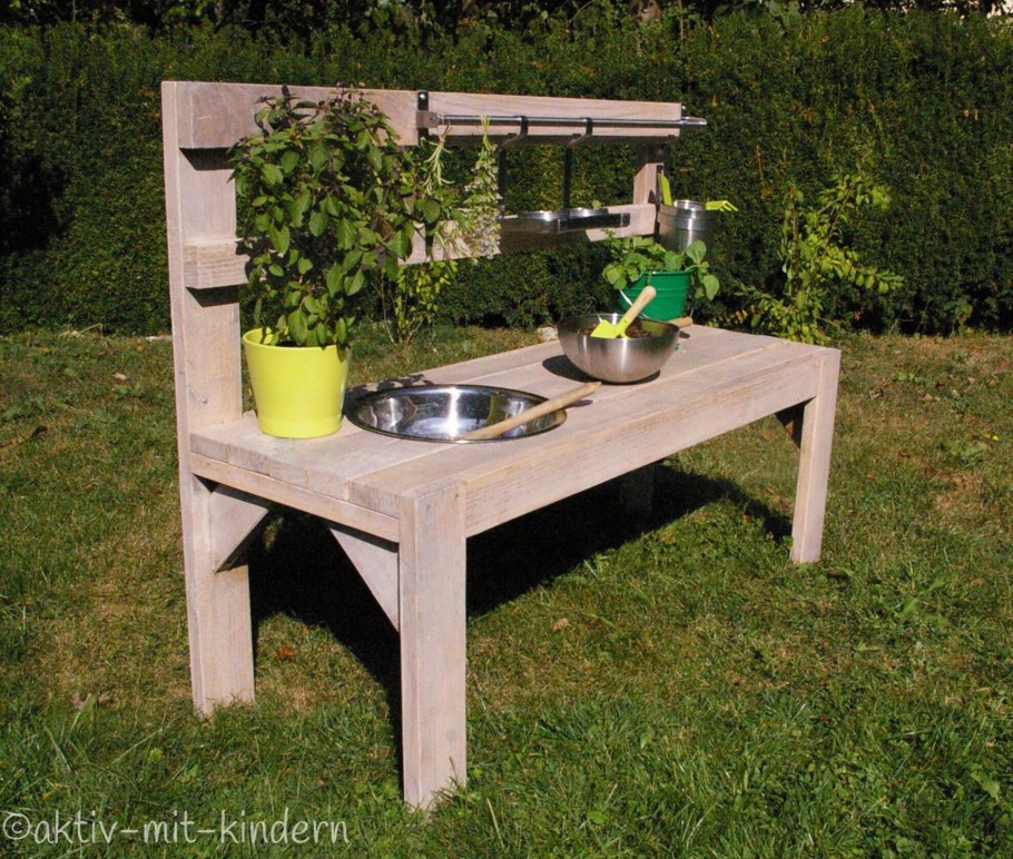 Столик садовода