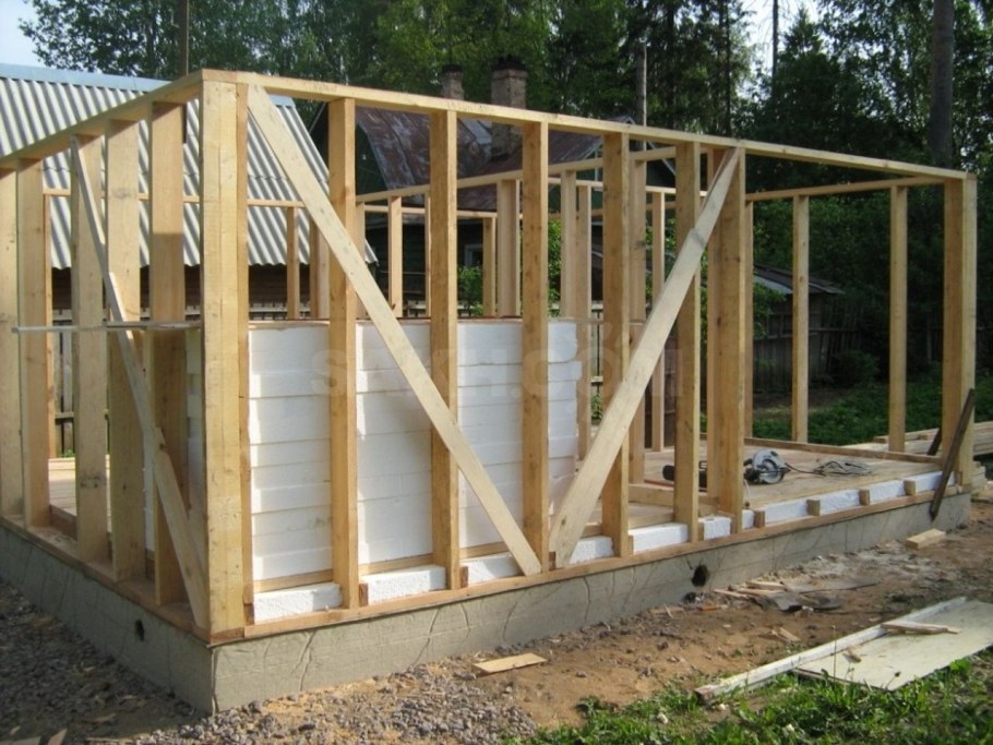 Сарай с двускатной крышей