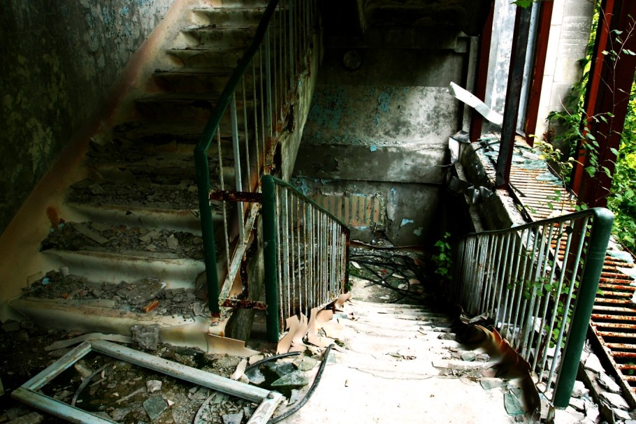 Заброшенный лифт в Припять