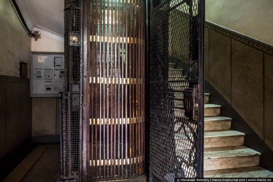 Темный подъезд