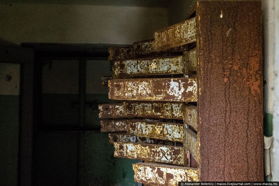 Лифт с распашными дверями Советский