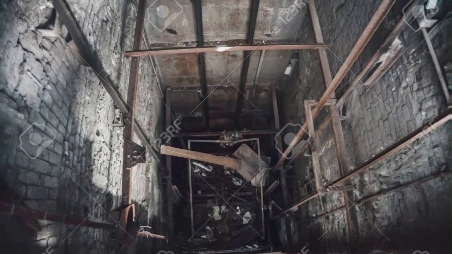 Грузовой лифт 1958 года кабина с решетками