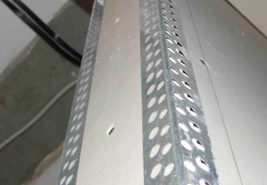 Углозащитный профиль крепление монтаж