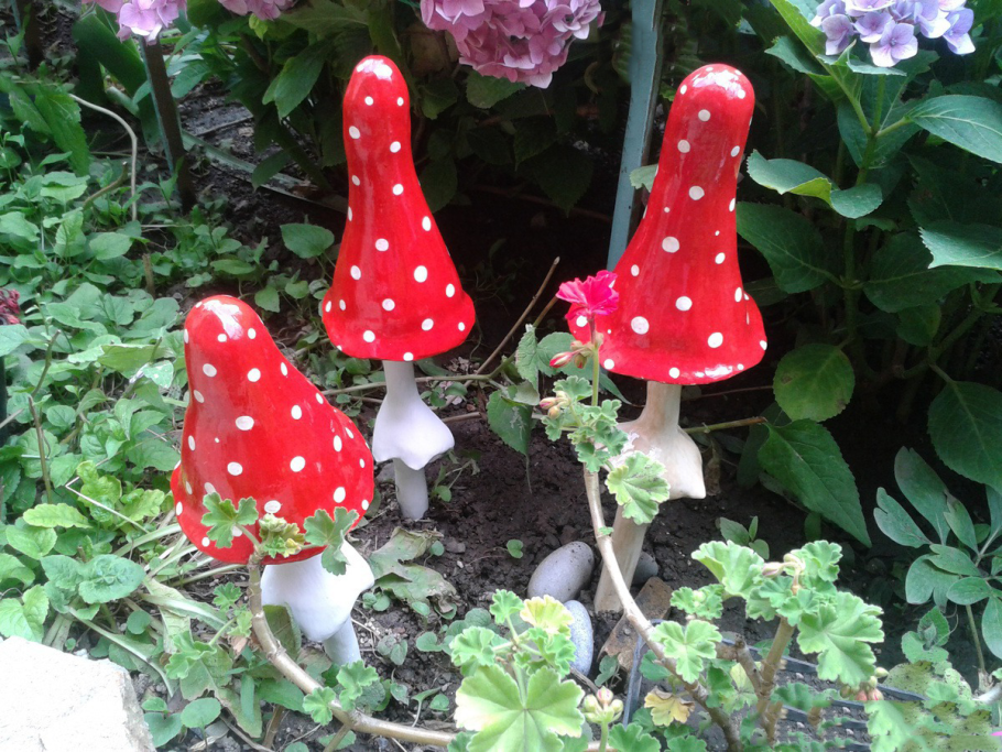 Декор для сада грибы