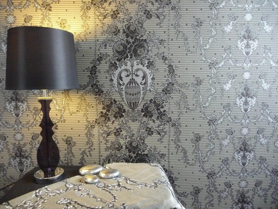 Кружево вместо обоев